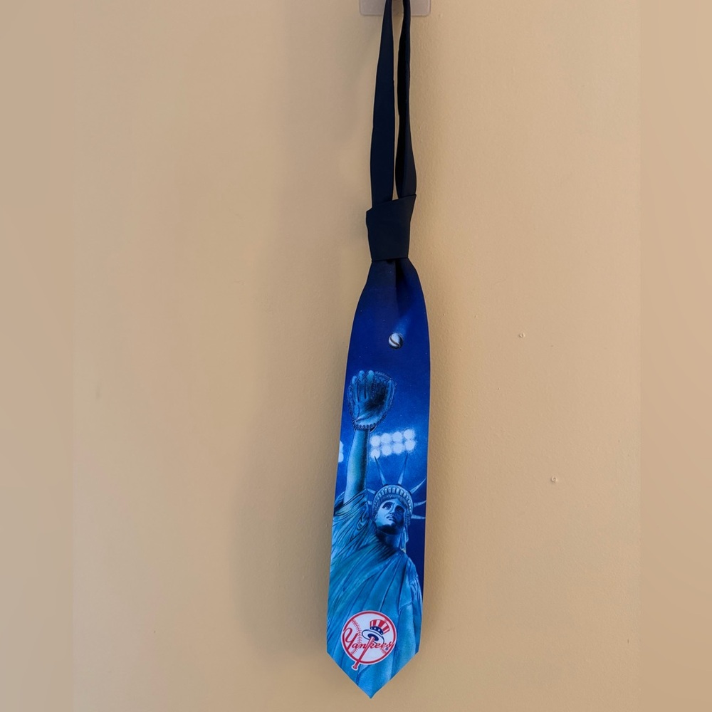 1994 Ralph Marlin New York Yankees necktie, EUC